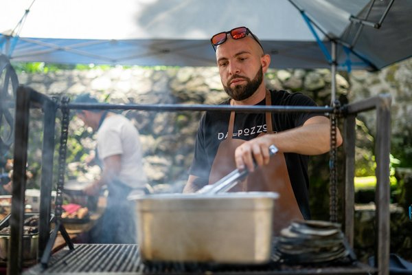 Essential Tips for Creating an Engaging Live Cooking Station in Your Buffet Restaurant
