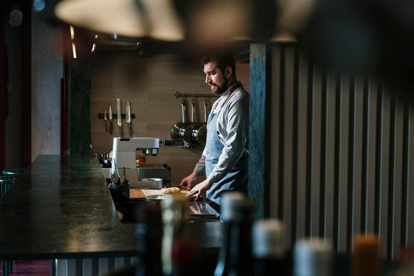 What Are the Key Considerations When Choosing a Cheese Board for Entertaining?